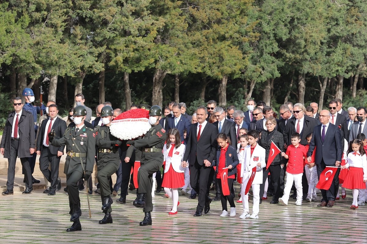 Çocuklar, 23 Nisan'da Anıtkabir'i ziyaret etti