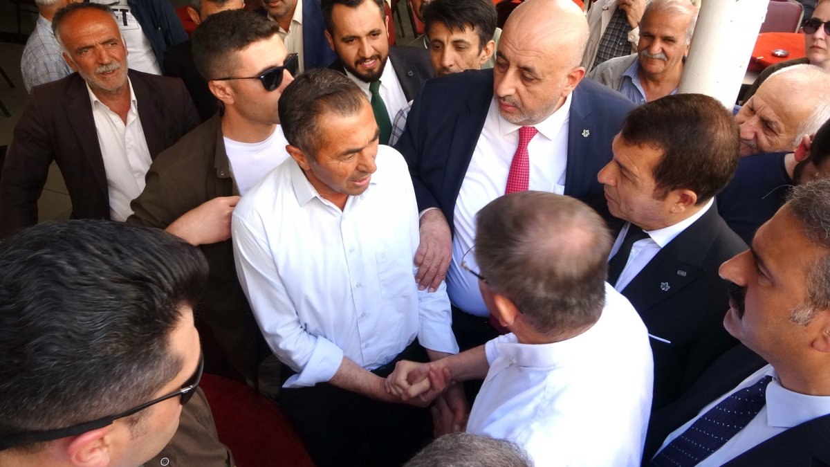 Ahmet Davutoğlu'na Adıyaman'da tepki üstüne tepki