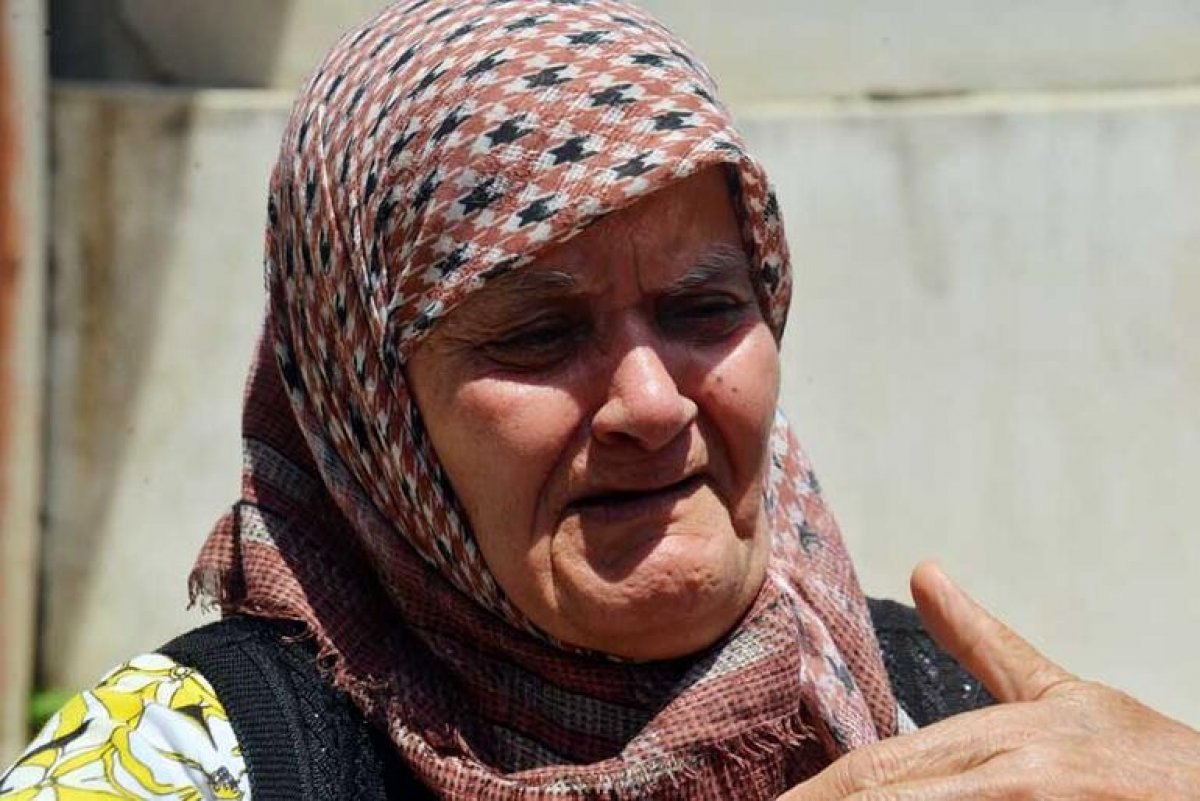 CZN Burak, engelli kadına tekerlekli sandalye gönderdi
