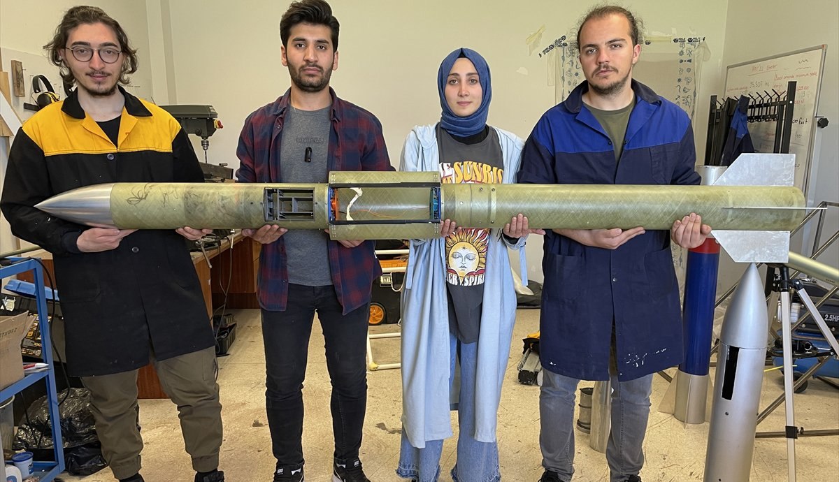 Üniversiteli gençler, ürettikleri roketle ABD'de yarışacak