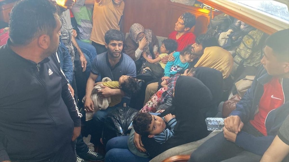 Muğla’da, 35 kaçak göçmen yelkenli teknede yakalandı