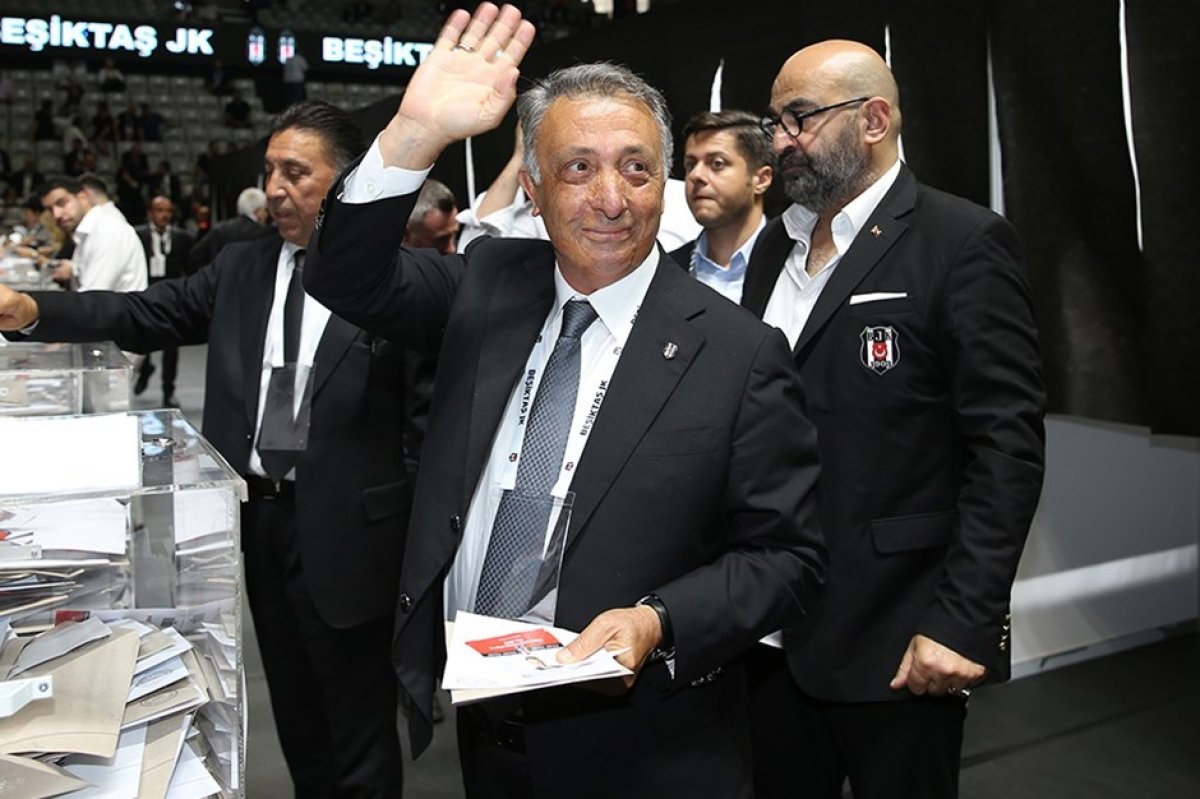 Beşiktaş'ta Ahmet Nur Çebi yeniden başkan seçildi