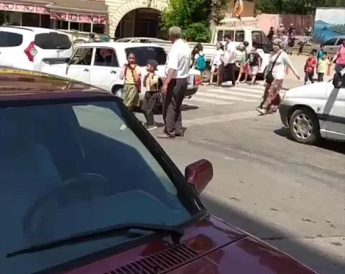 Antalyalı öğrencilerin 'yaya geçidi' sorunu