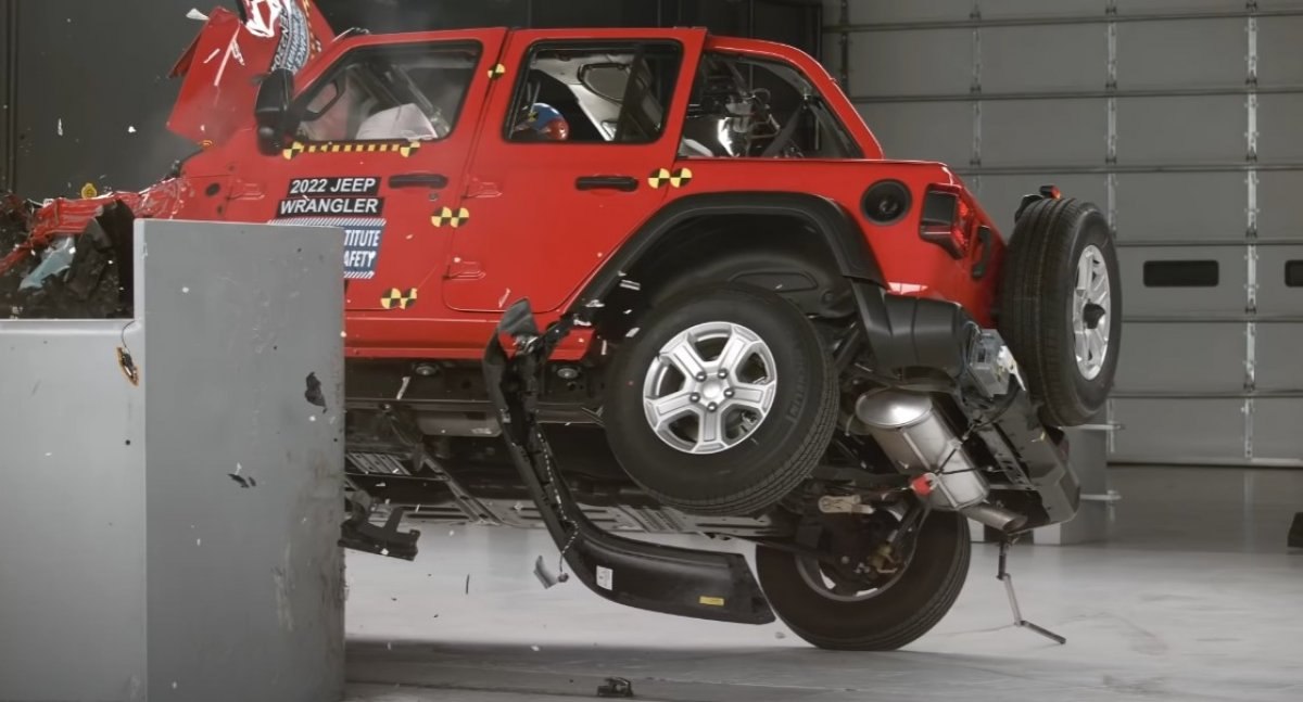 Jeep Wrangler, çarpışma testlerinde sınıfta kaldı