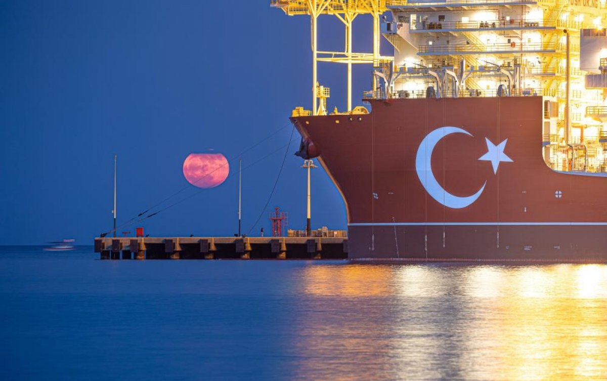 Abdülhamid Han ile Süper Ay aynı karede