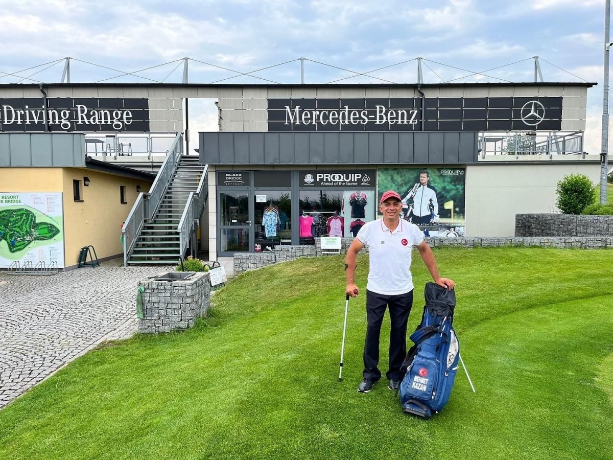 Milli Golfçümüz Mehmet Kazan, Çekya’da günü lider tamamladı