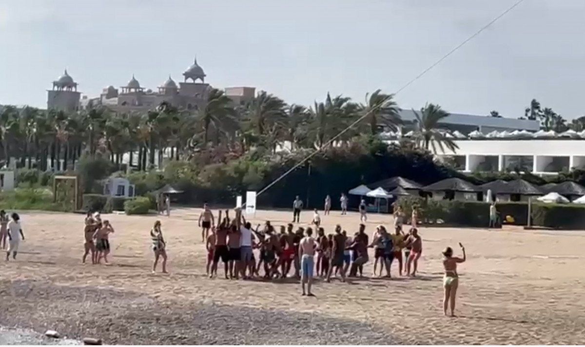Antalya'da, Rus anne ve 2 kızı paraşütle havada asılı kaldı
