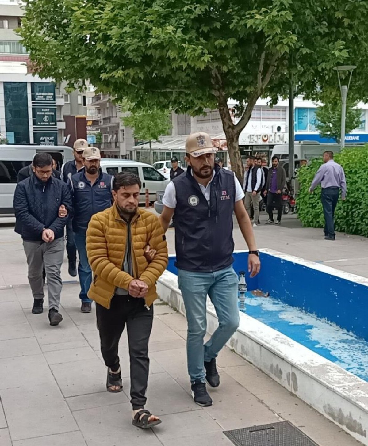 Kırşehir'deki DEAŞ operasyonunda 1 tutuklama, 6 sınır dışı