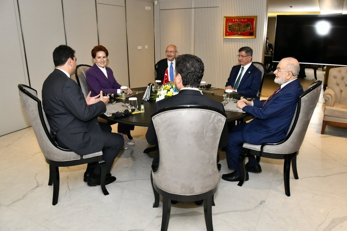 Kılıçdaroğlu'nun adaylık ısrarı 6'lı masayı karıştırdı