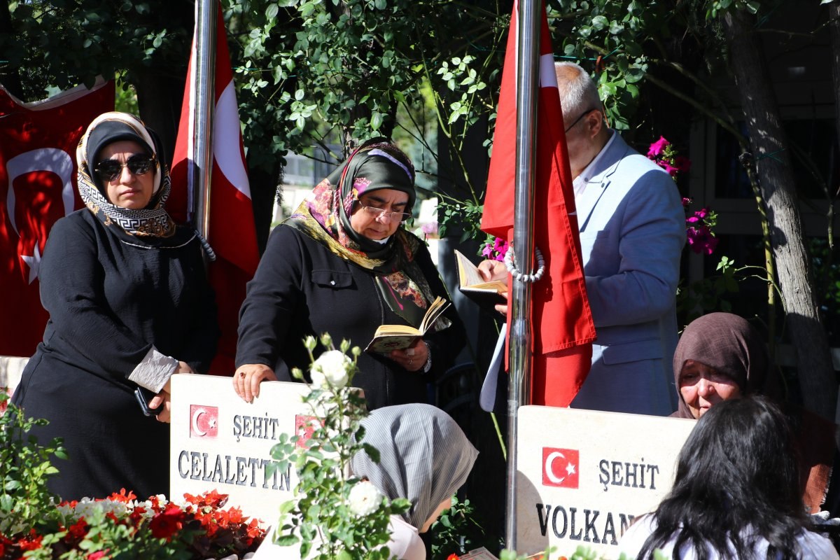 Süleyman Soylu, 15 Temmuz Şehitliği'ndeki anma törenine katıldı