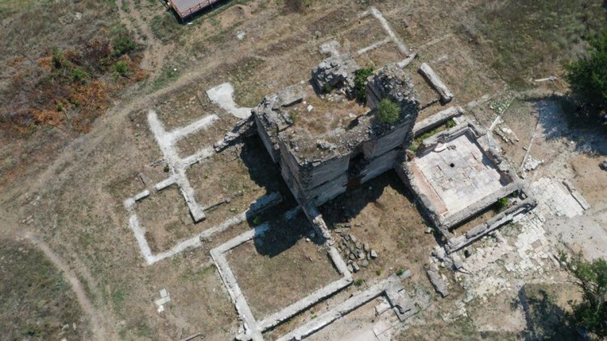Edirne'deki kazıda padişahların namaz kıldığı bölüme ulaşıldı