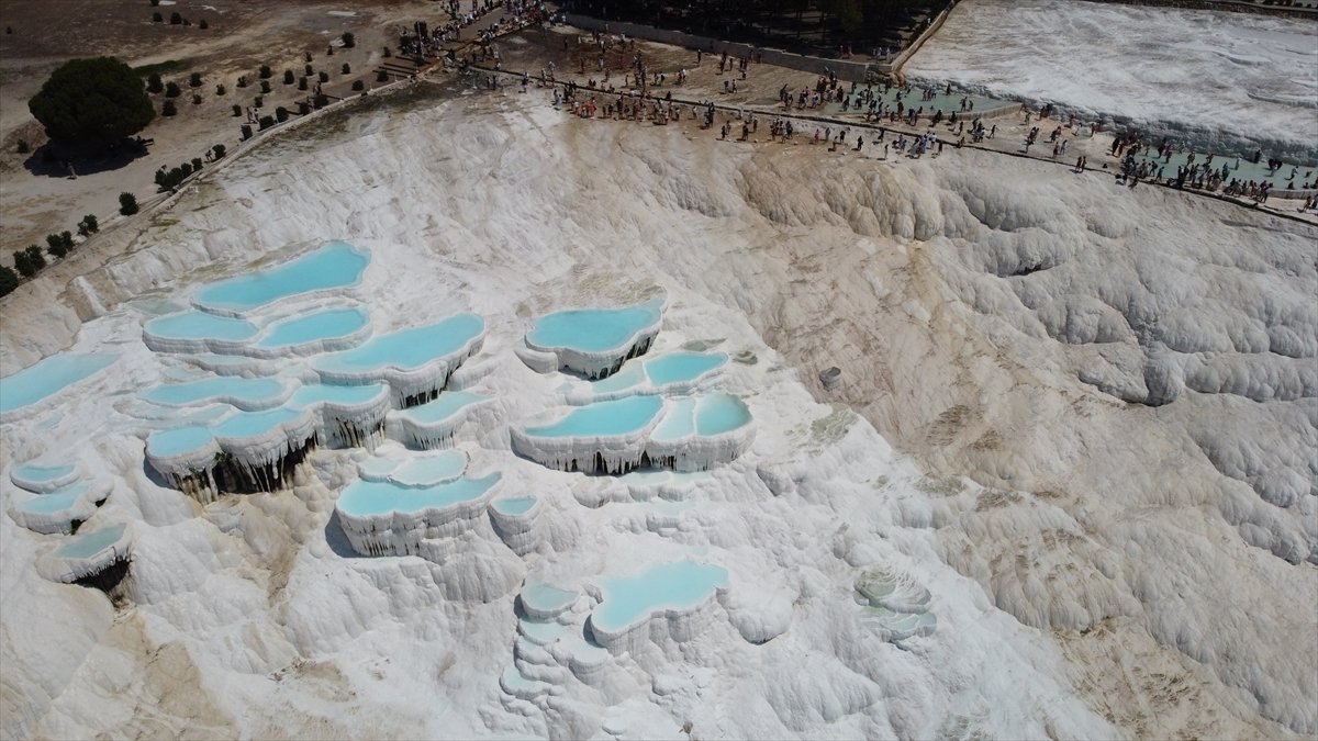 Pamukkale'yi ilk 8 ayda 1 milyon kişi ziyaret etti