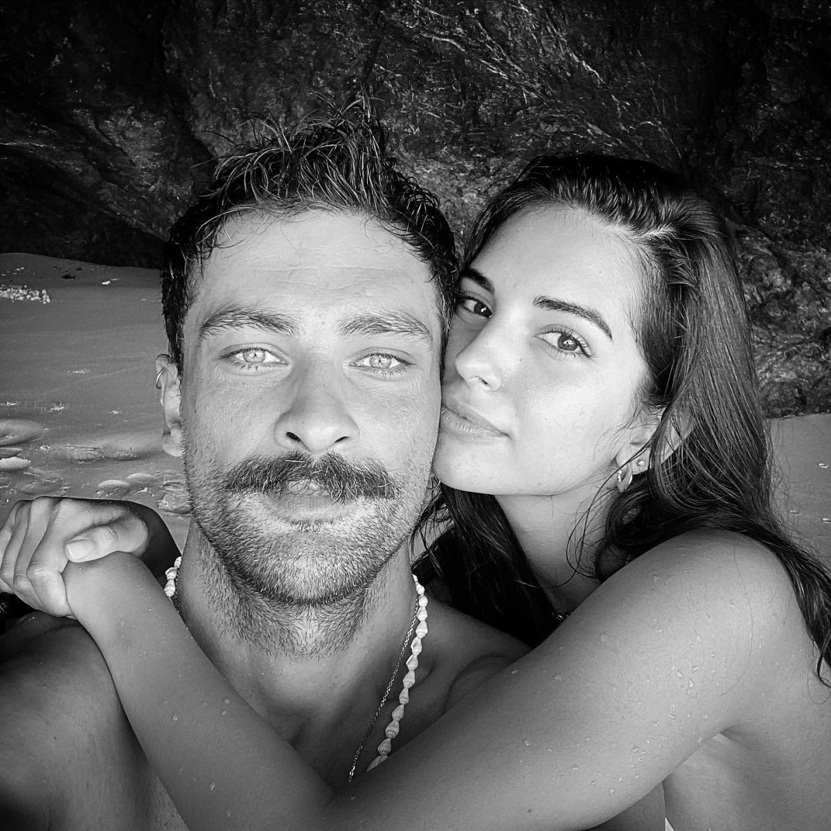Onur Tuna'dan sevgilisi Yasemin Yazıcı'ya: Önümde ol