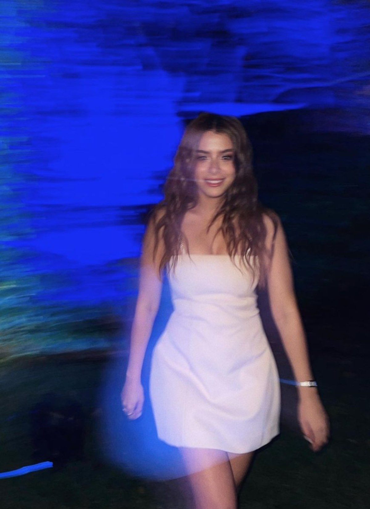 Çukur'un Akşın'ı İlayda Alişan mini elbisesiyle yürek hoplattı! 'Bu güzellik gerçek mi'
