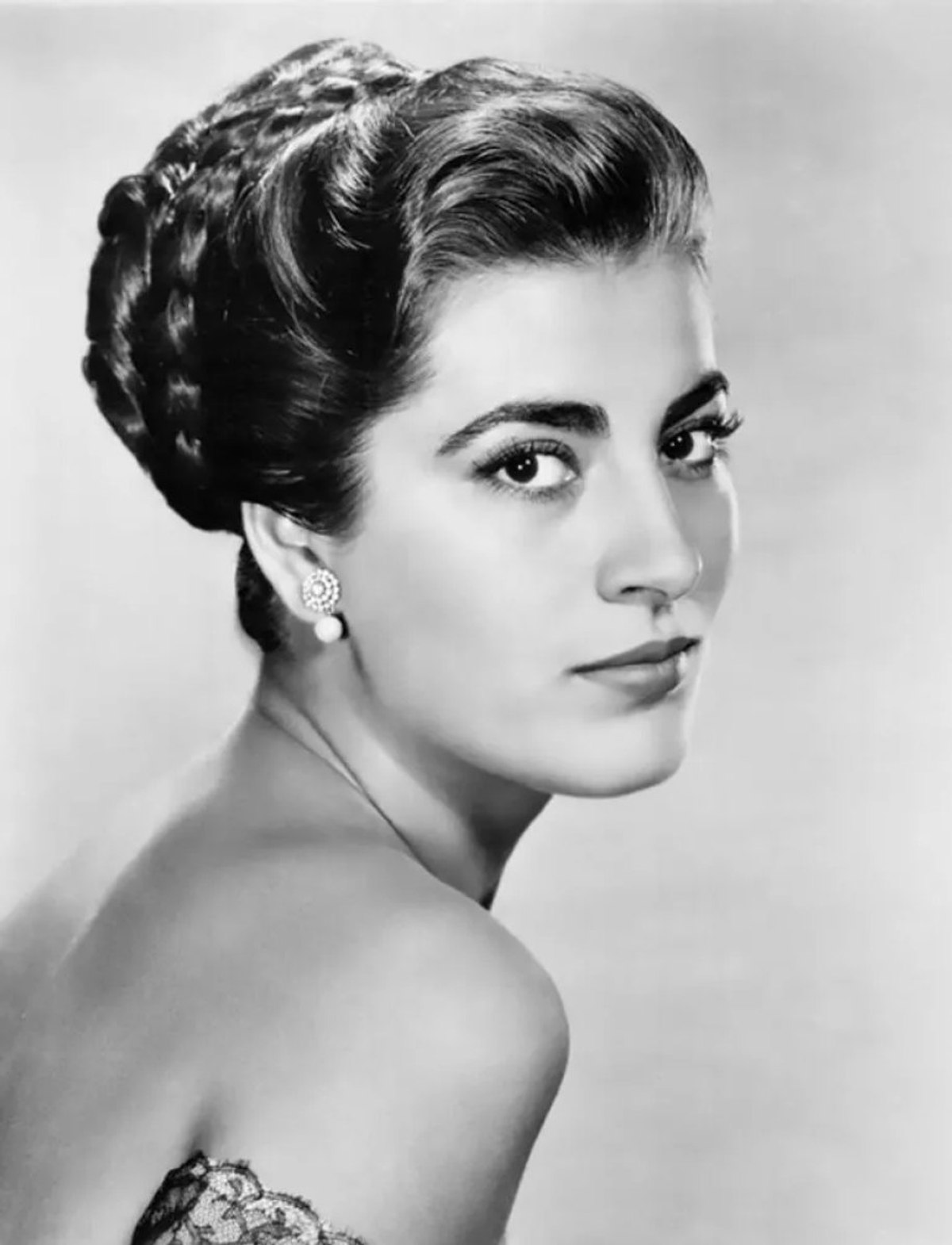 Yunan oyuncu Irene Papas hayatını kaybetti