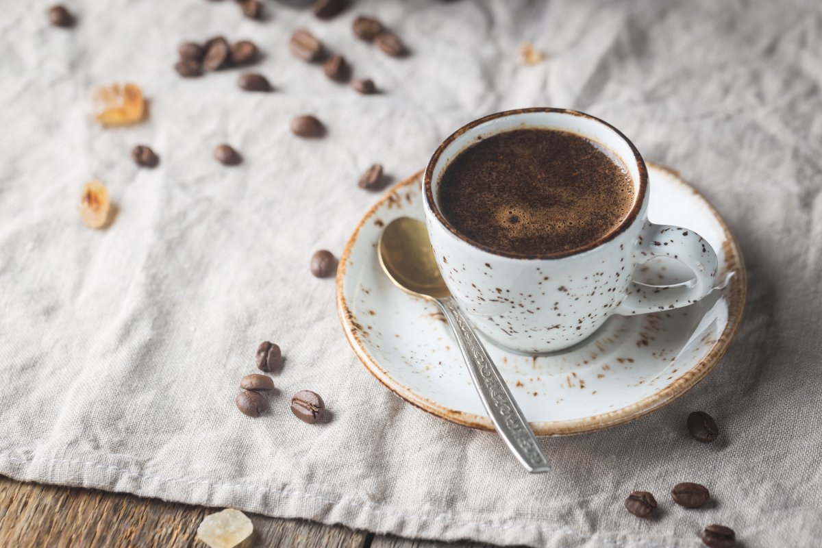 Öğle yemeğinden sonra kahve içmek iyi mi kötü mü