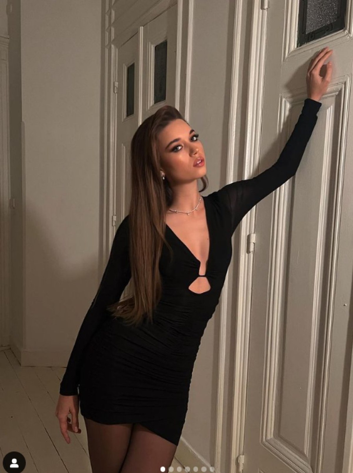 Yalı Çapkını dizisinin Seyran'ı Afra Saraçoğlu önünü açarak poz verdi! "Yapma yanarız"