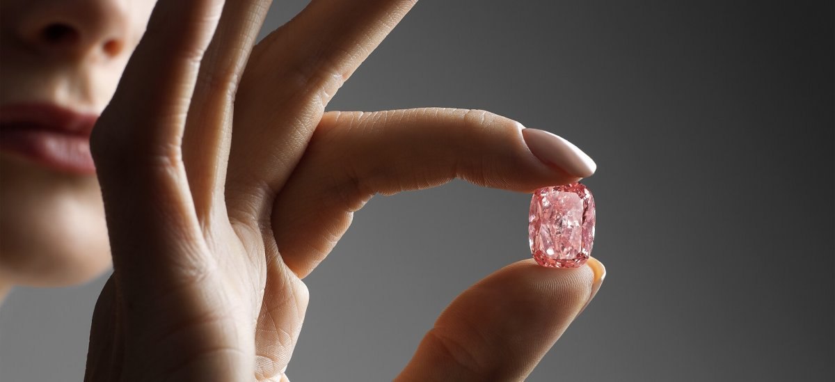 Dünyanın en değerli pembe elmaslarından biri satışa çıkıyor