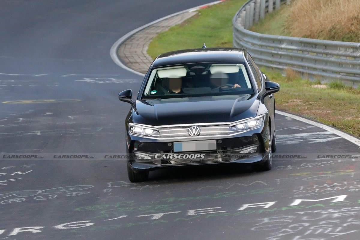 Şarj edilebilir hibrit Volkswagen Passat, kameralara yakalandı