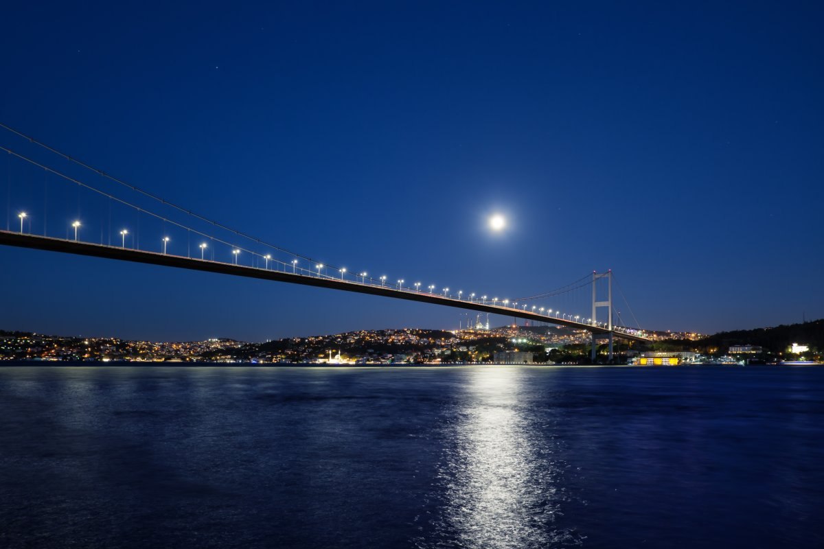 Ay ve Dünya arasındaki mesafe açılıyor
