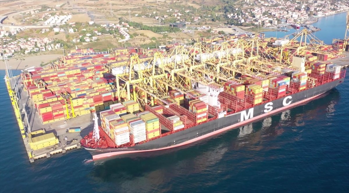 Dev konteyner gemisi 'MSC Reef' Tekirdağ'da demirledi