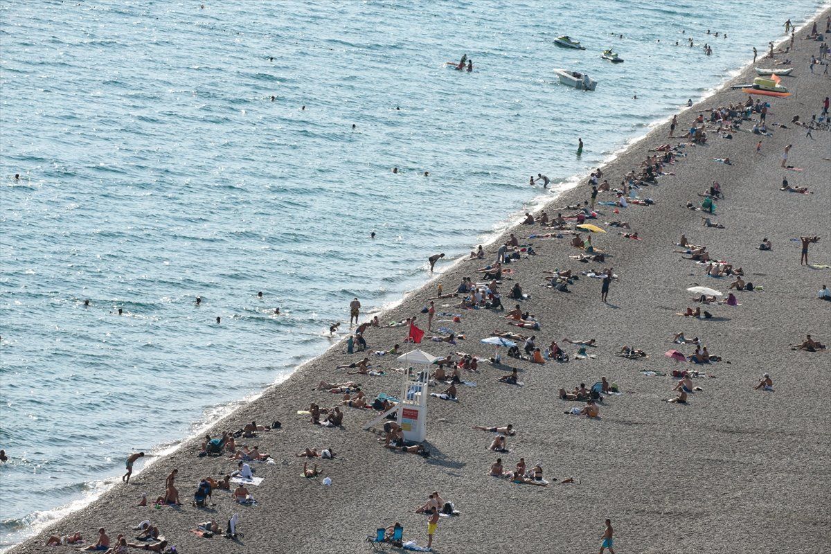 Antalya'da yazdan kalma günler yaşanıyor