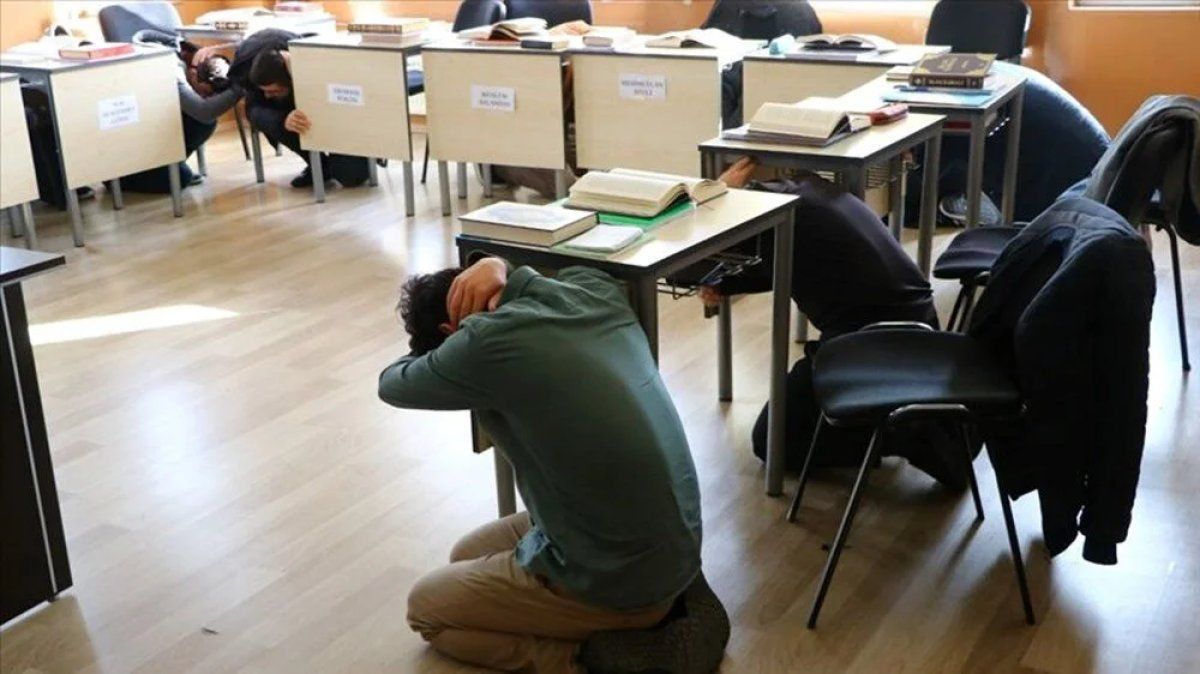 ÇÖK-KAPAN-TUTUN: Türkiye geneli deprem tatbikatı ne zaman, saat kaçta?