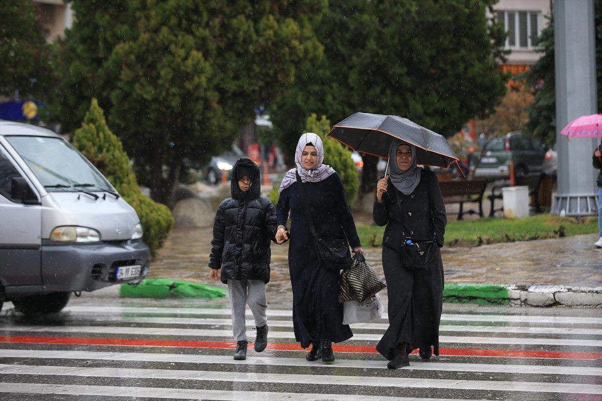 Trakya'da sağanak yağış hayatı olumsuz etkiledi