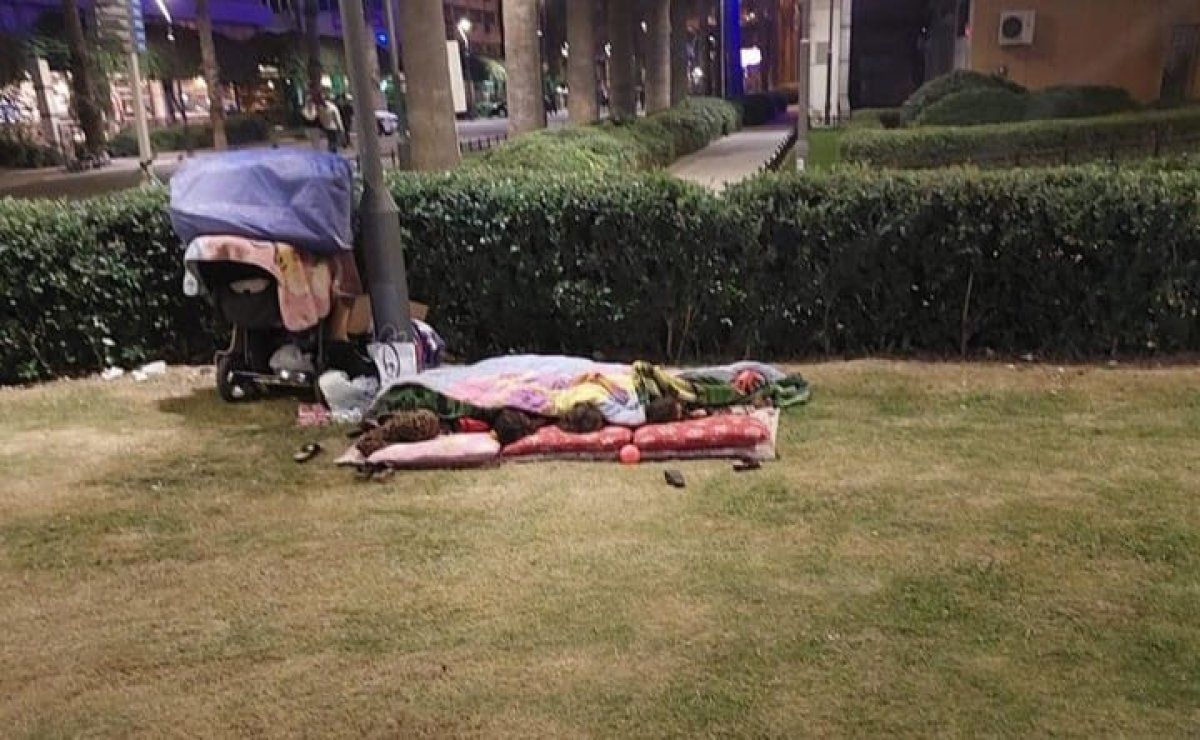 İzmir'de Suriyeli anne ve 4 çocuğuna yardım eli
