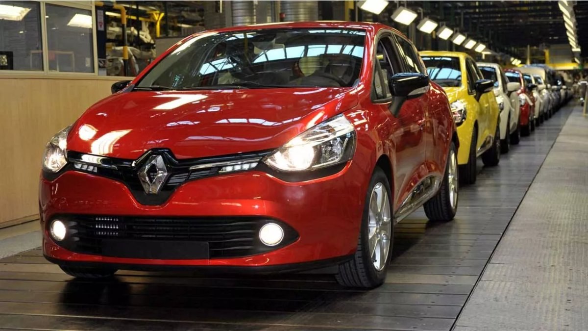 İran, Fransız otomobil markaları Renault, Peugeot ve Citroen'in ithalatını yasakladı