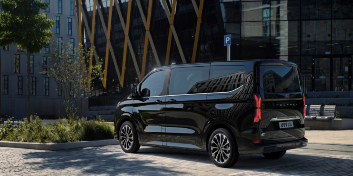 Kocaeli'de üretilecek E-Tourneo Custom tanıtıldı