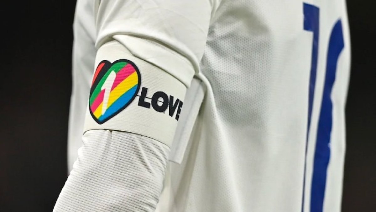 Volkswagen, LGBT pazubandını yasaklayan FIFA'yı eleştirdi