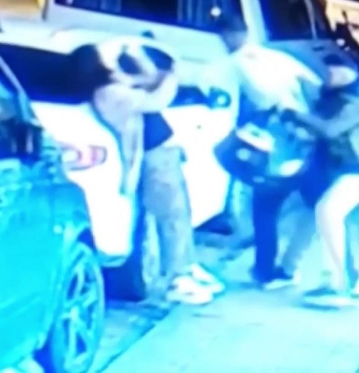 Fatih'teki kadın, başı cama vurularak dayak yedi