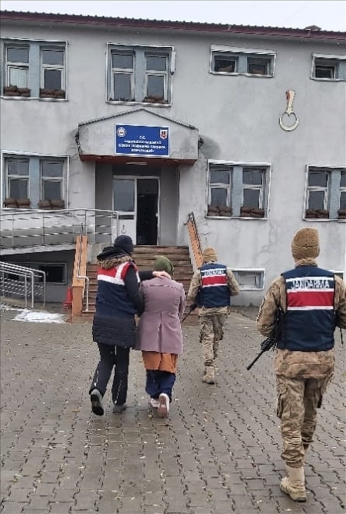 Erzurum'da PKK’ya yardım ve yataklık eden kadın yakalandı