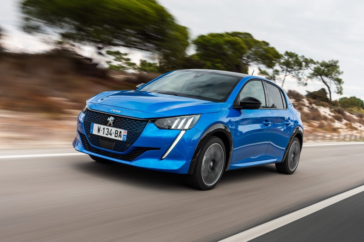 Yeni Peugeot e-208'in menzili 400 km'ye yükseltildi