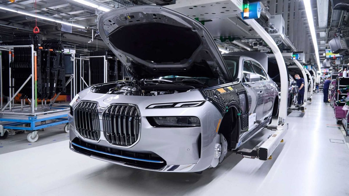 BMW 7 serisinin 2 milyonuncu aracı üretildi