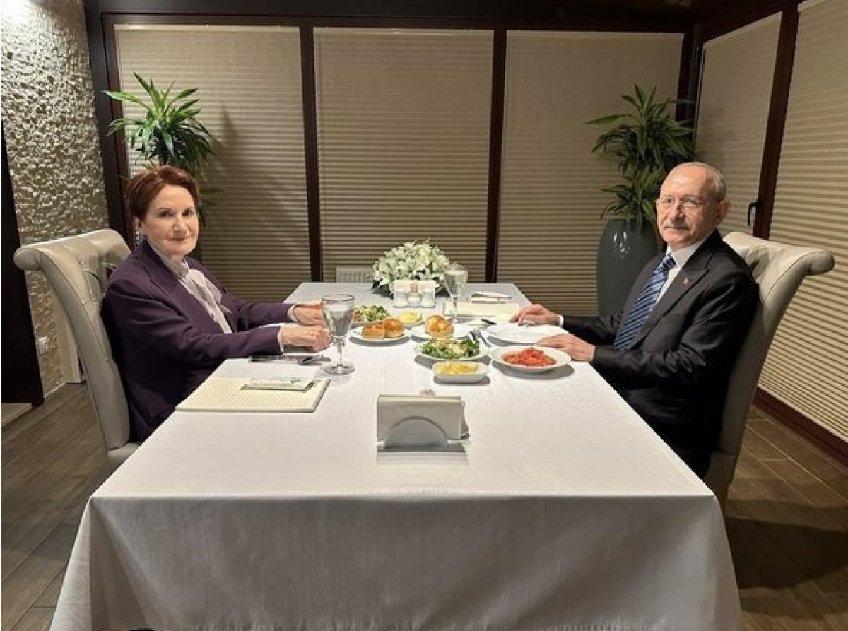 Davutoğlu: İki liderin bu masayı dağıtmaya hakkı yok