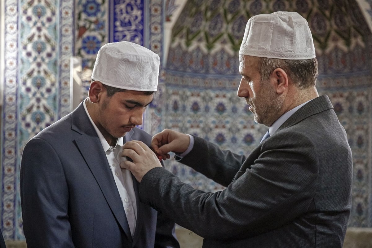 17 yaşındaki genç, 3,5 ayda Kur'an'ı ezberledi