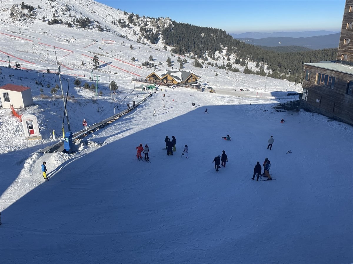 Tatilciler, Kartalkaya'da kayak yaptı