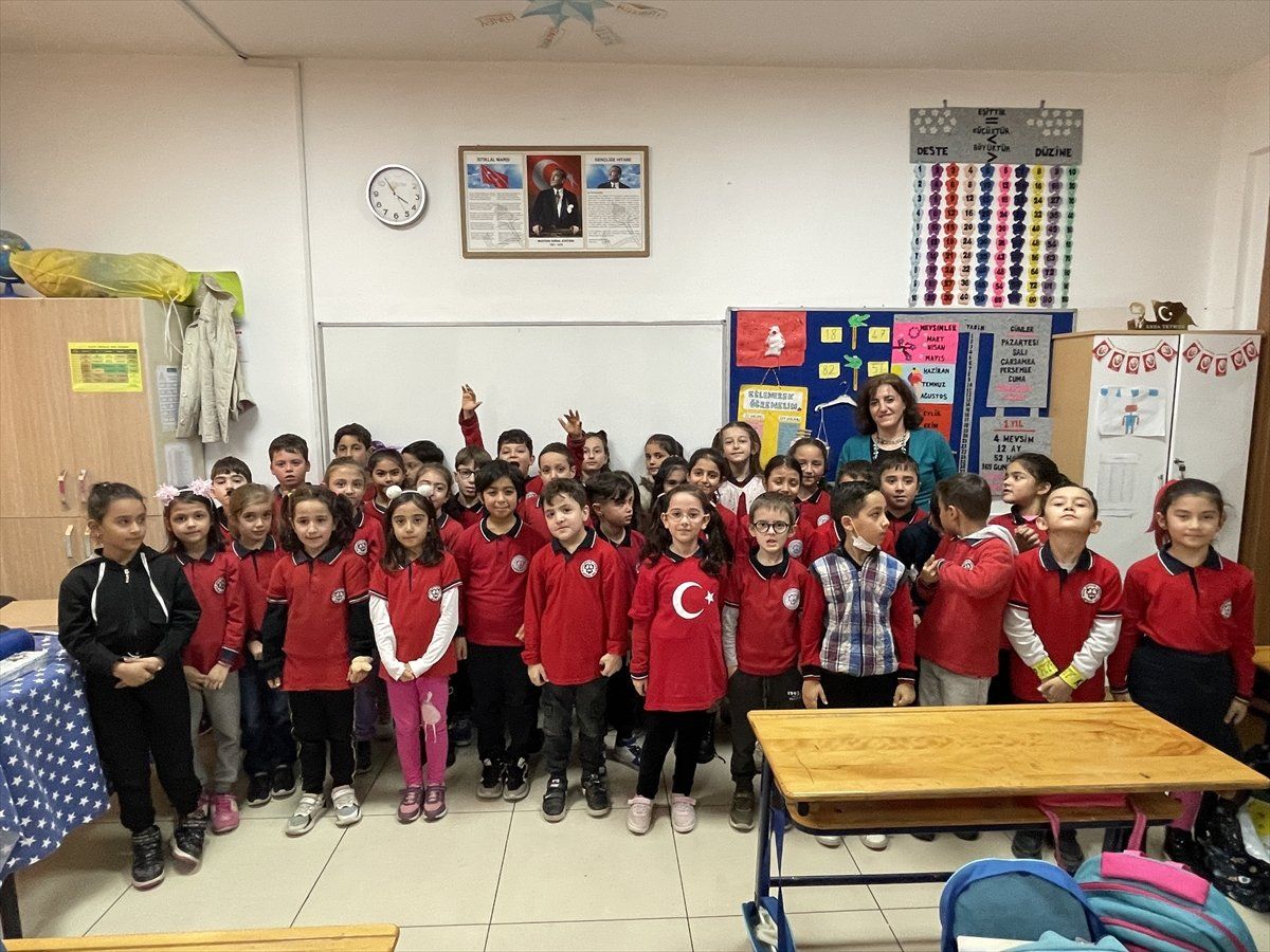 Mehmetçik, Antalyalı öğrencilere mektup yazıp yolladı