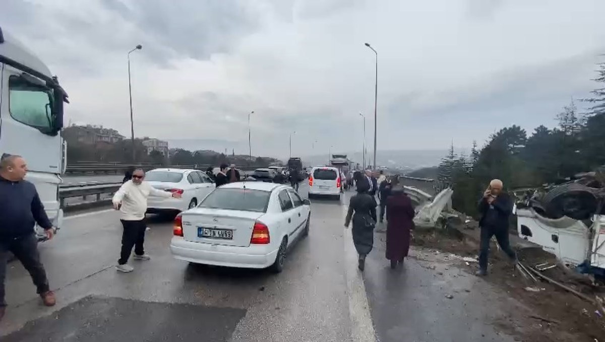 TEM Otoyolu Kocaeli Geçişinde Zincirleme Kaza… Yaralılar Var