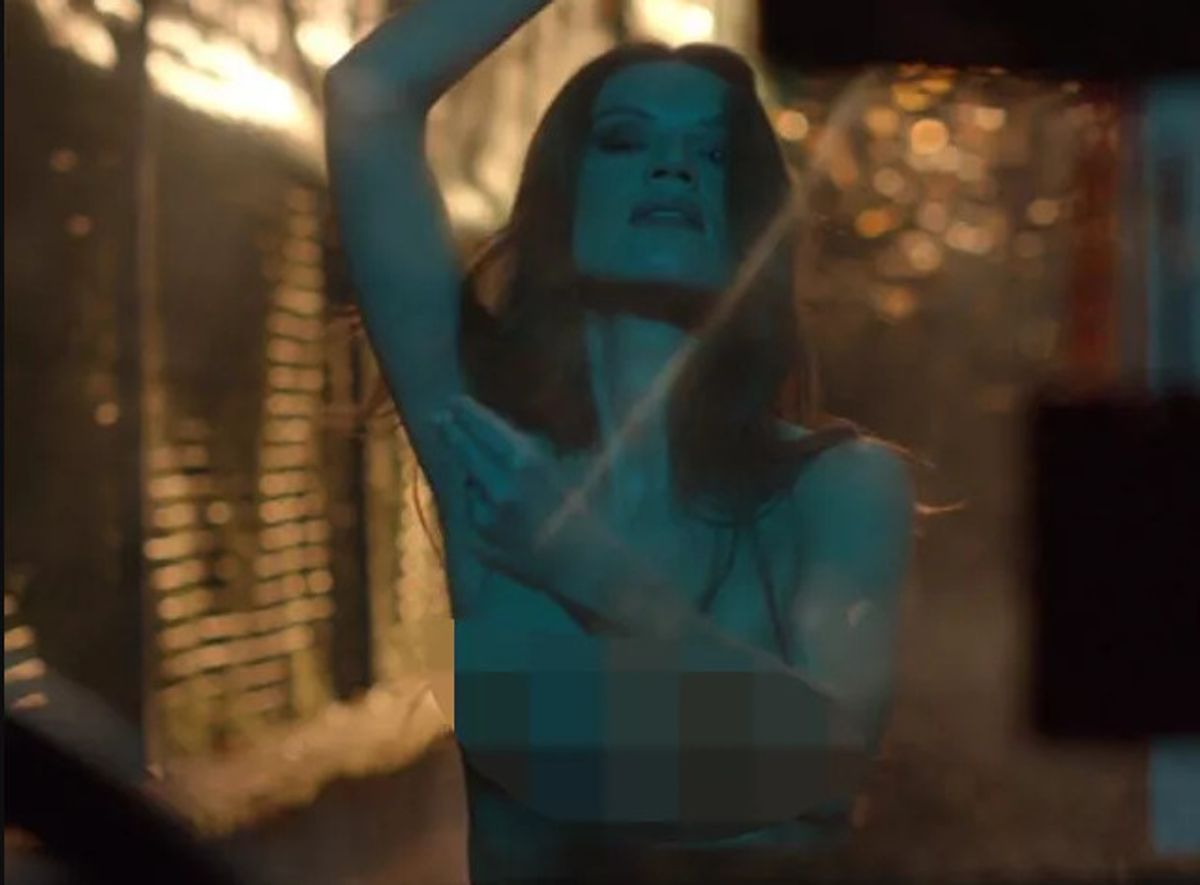 Yüsra geyik erotik video