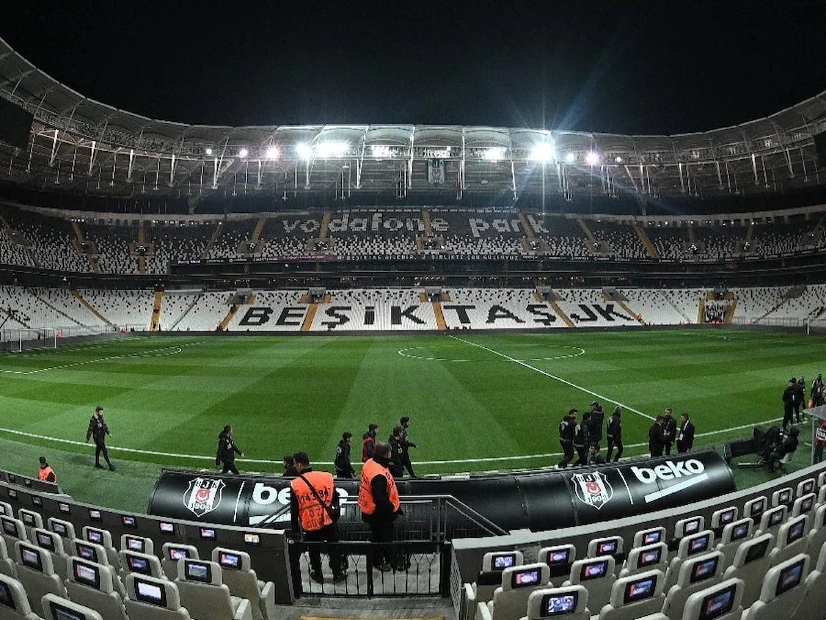 Beşiktaş - Galatasaray derbisinin tüm biletleri tükendi!