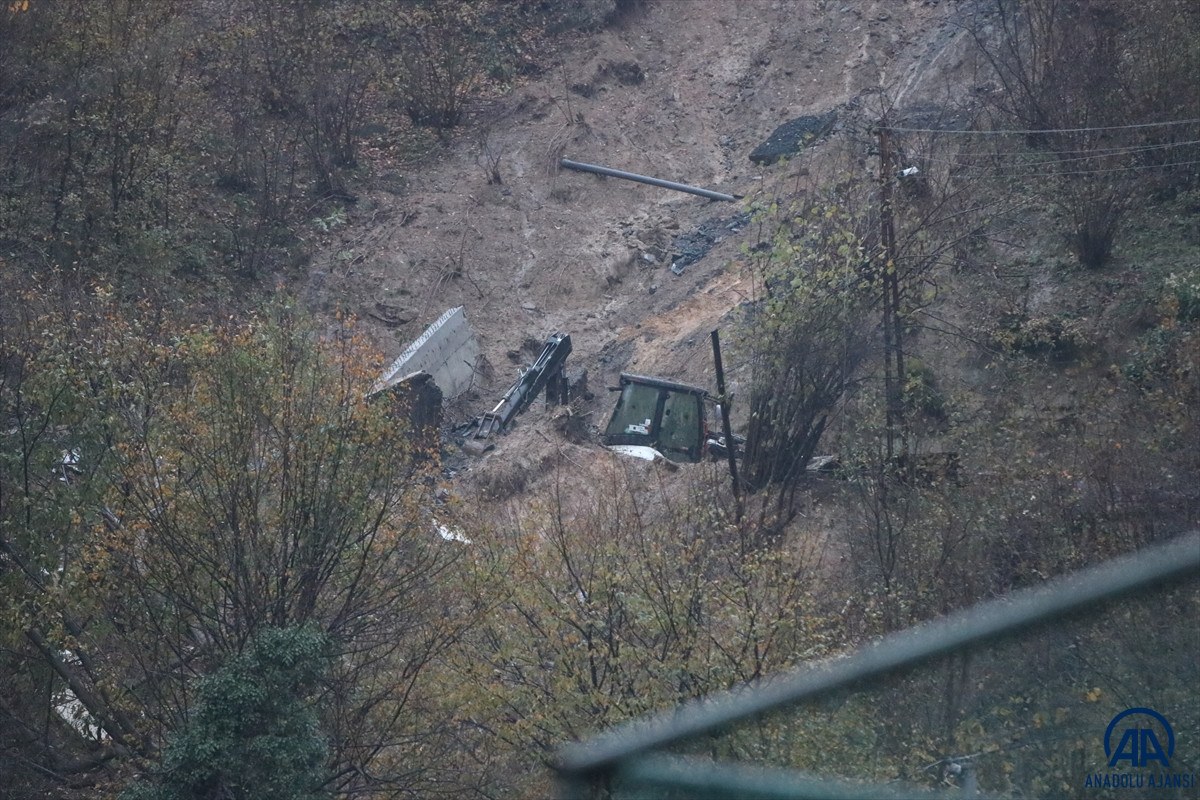 Zonguldak'ta heyelan bilançosu: 2 kişi hayatını kaybetti, 21 kişi yaralandı - Resim : 2