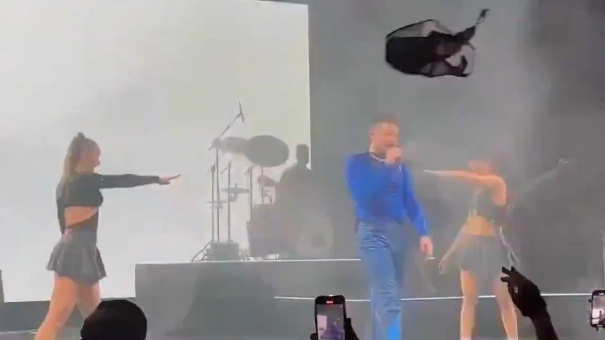 Edis'e İzmir konserinde şok! Seyircilerin arasından uçtu - Resim : 1