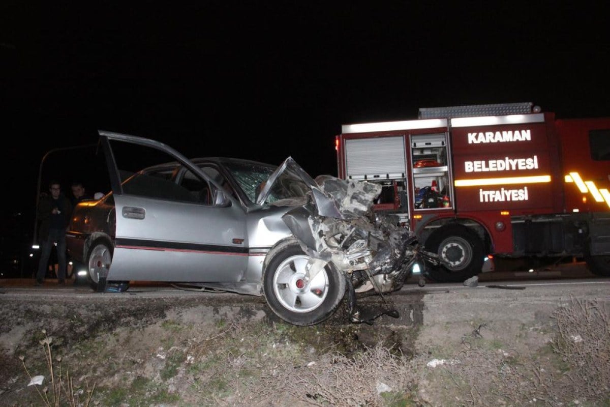Karaman'da otomobille çarpışan ambulans devrildi: 2'si ağır 5 yaralı