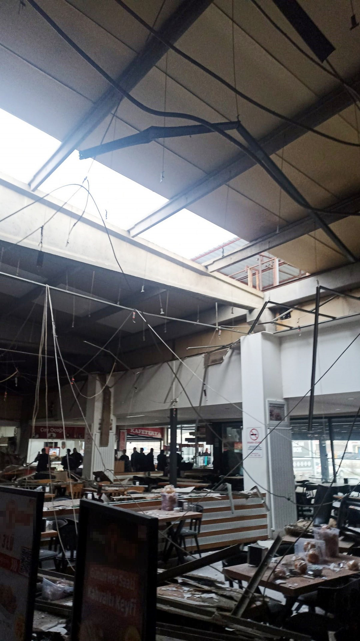 Afyonkarahisar'da Restoran Tavanı Çöktü - 11 Kişi Yaralandı