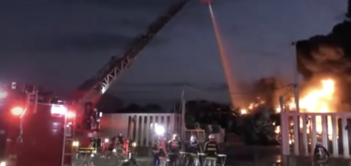 Fukuoka'daki Endüstriyel Atık İşleme Tesisi Yangını