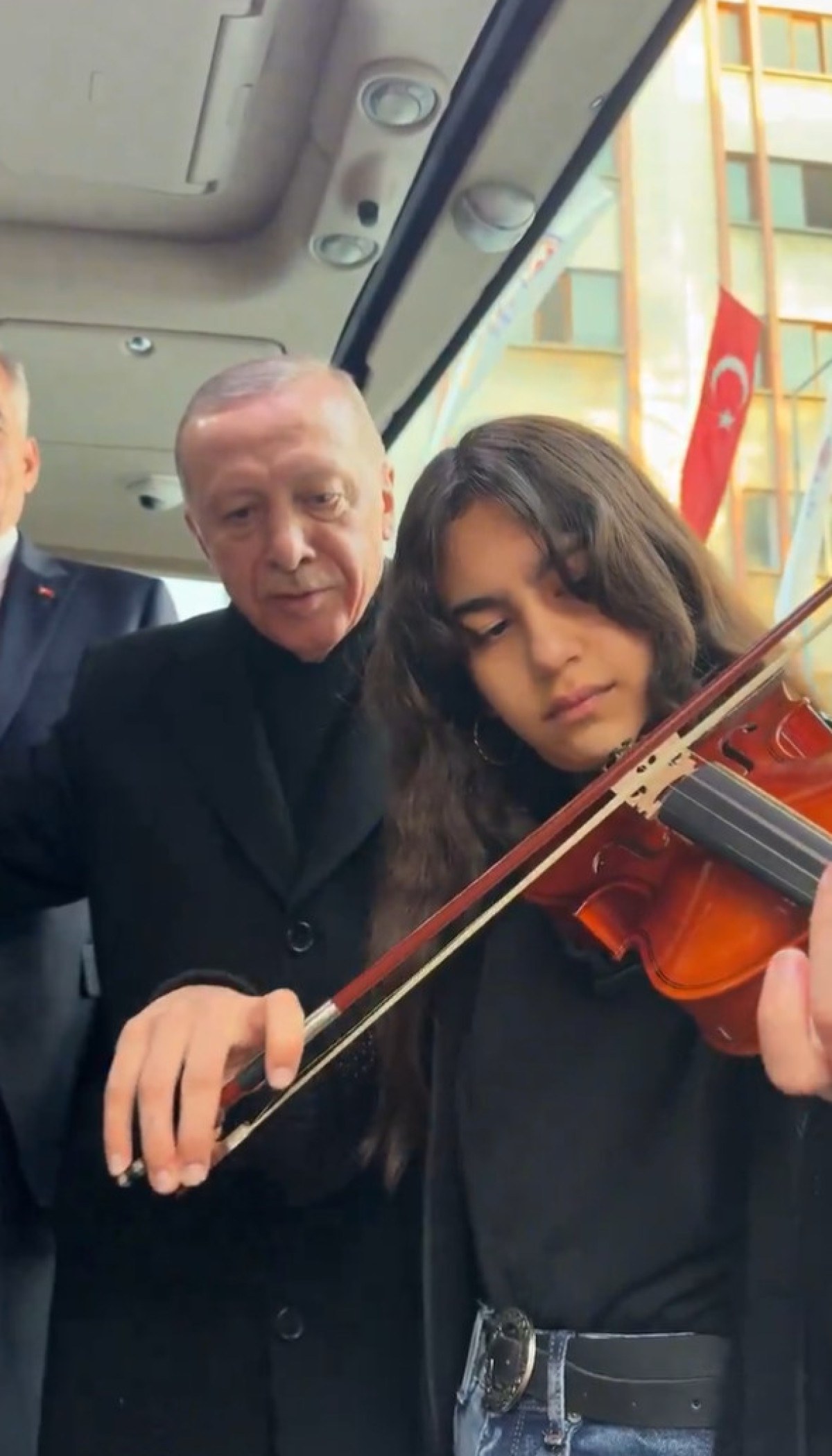 Cumhurbaşkanı Erdoğan Denizli'de Konservatuar Öğrencisiyle Müzik Dolu Anlar Yaşadı