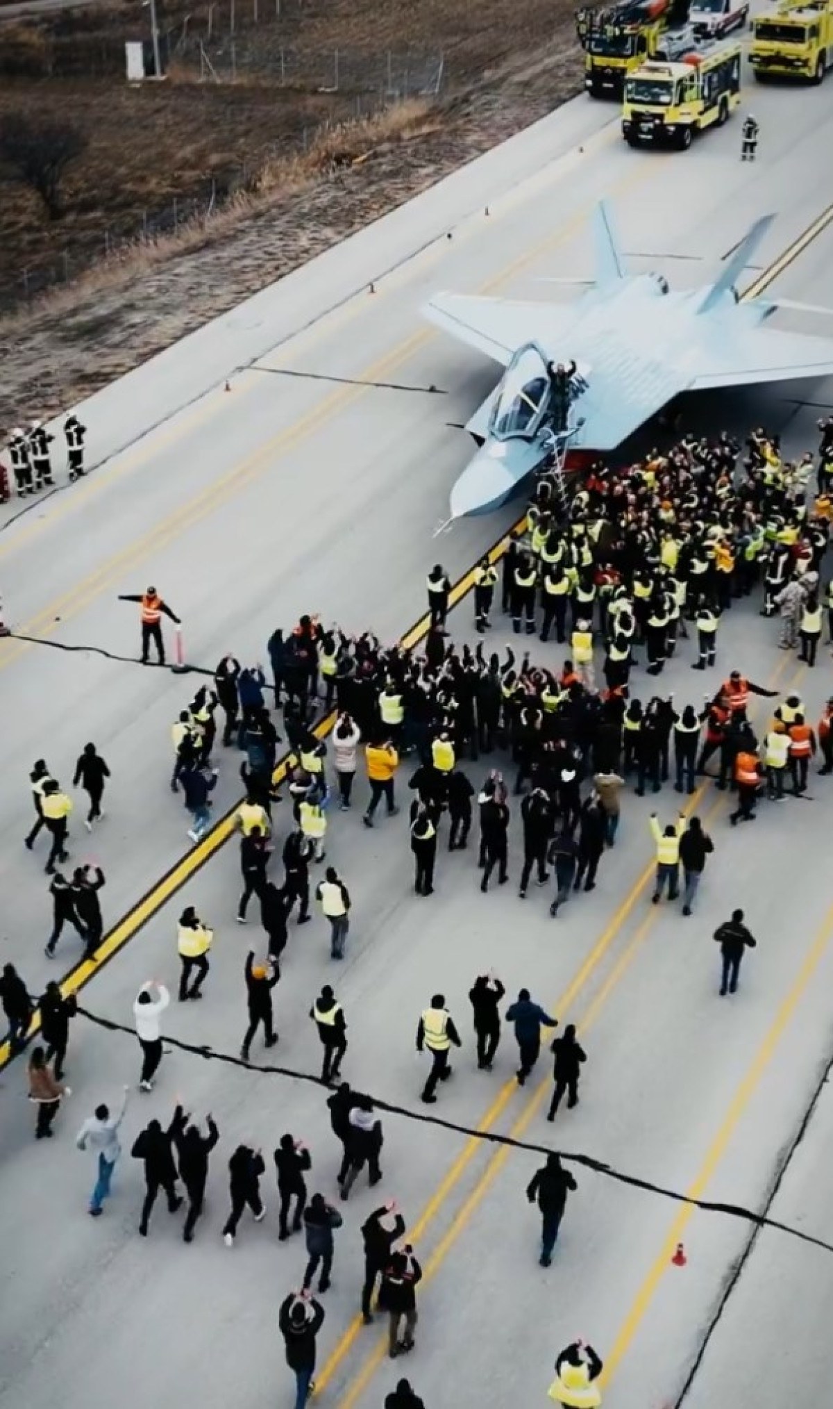 Türkiye'nin Milli Muharip Uçağı KAAN İlk Uçuşunu Gerçekleştirdi